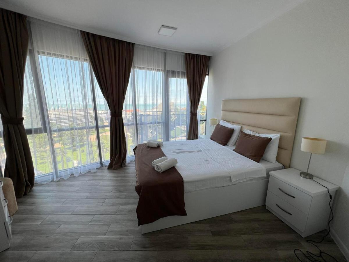 Holiday Lux Tower Batumi Luaran gambar