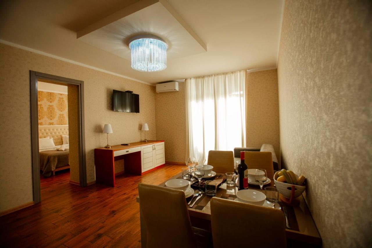 Holiday Lux Tower Batumi Luaran gambar
