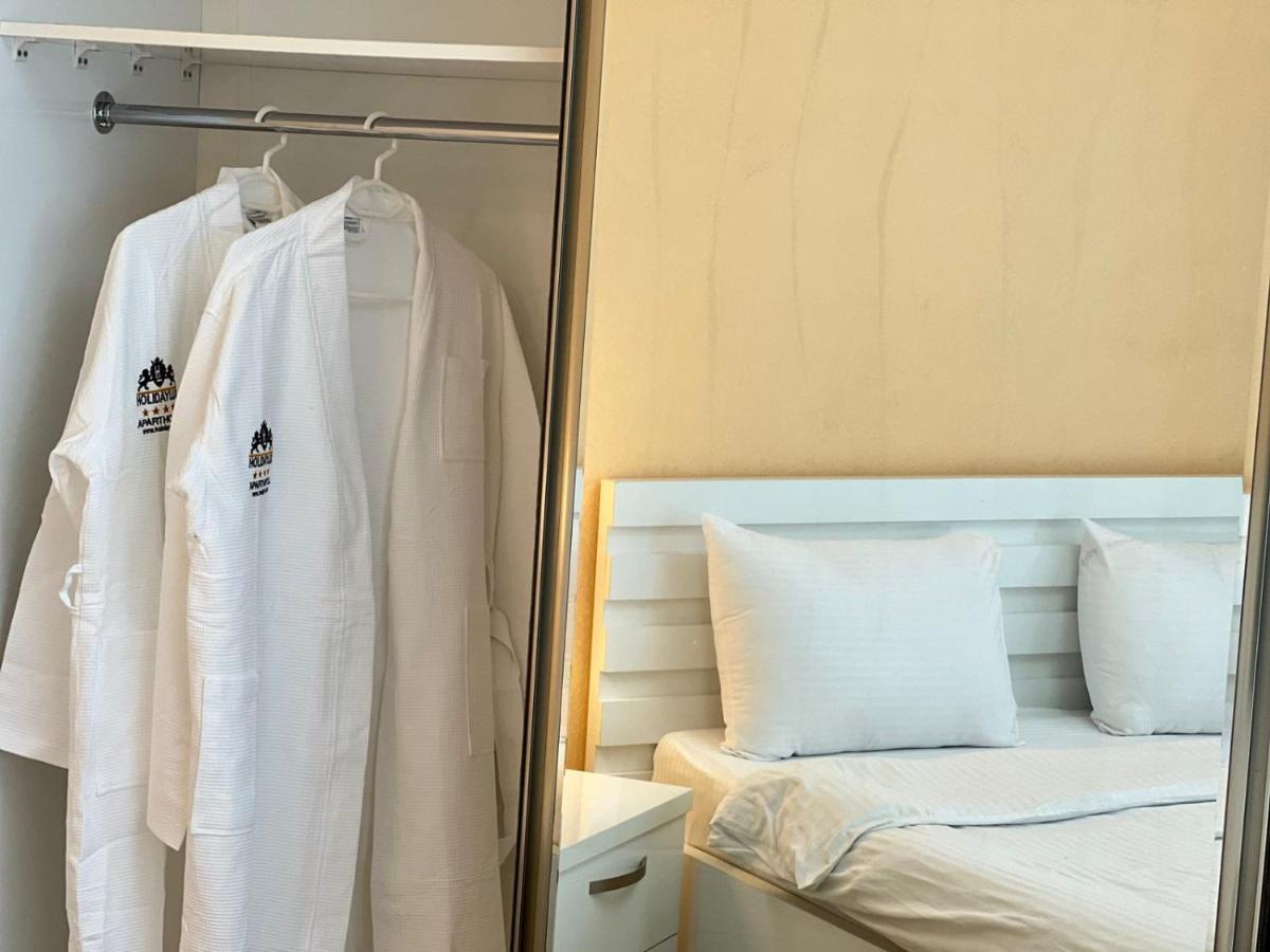 Holiday Lux Tower Batumi Luaran gambar