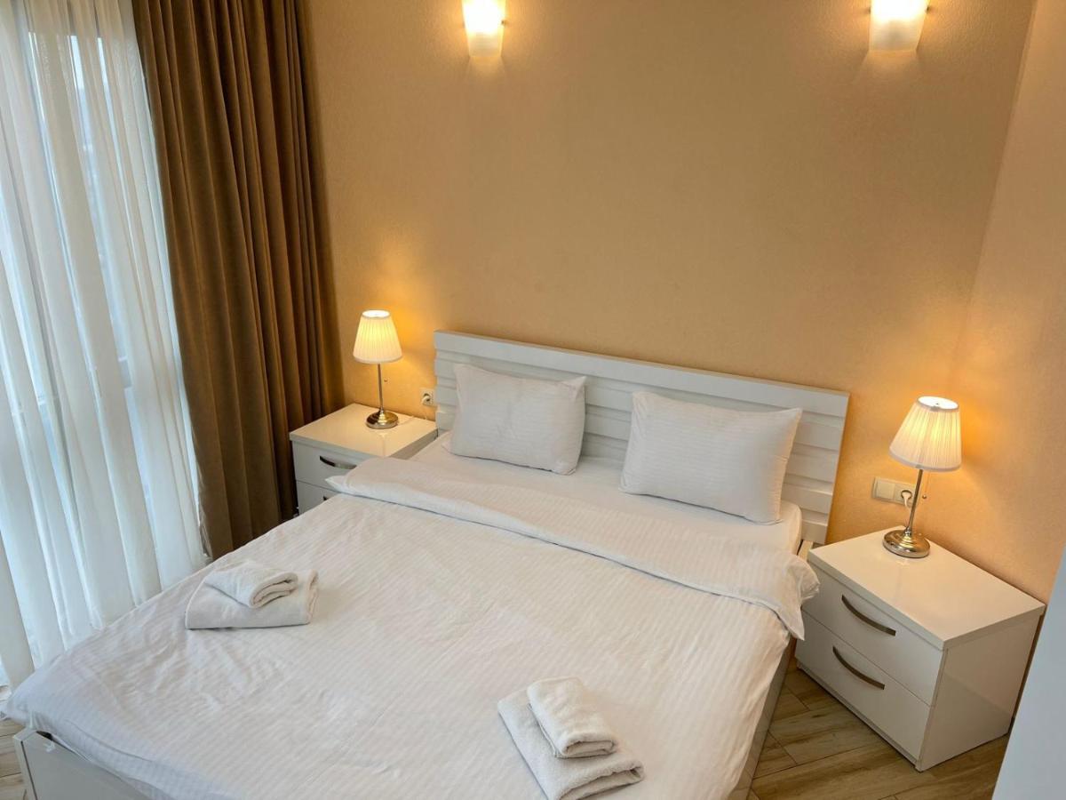 Holiday Lux Tower Batumi Luaran gambar