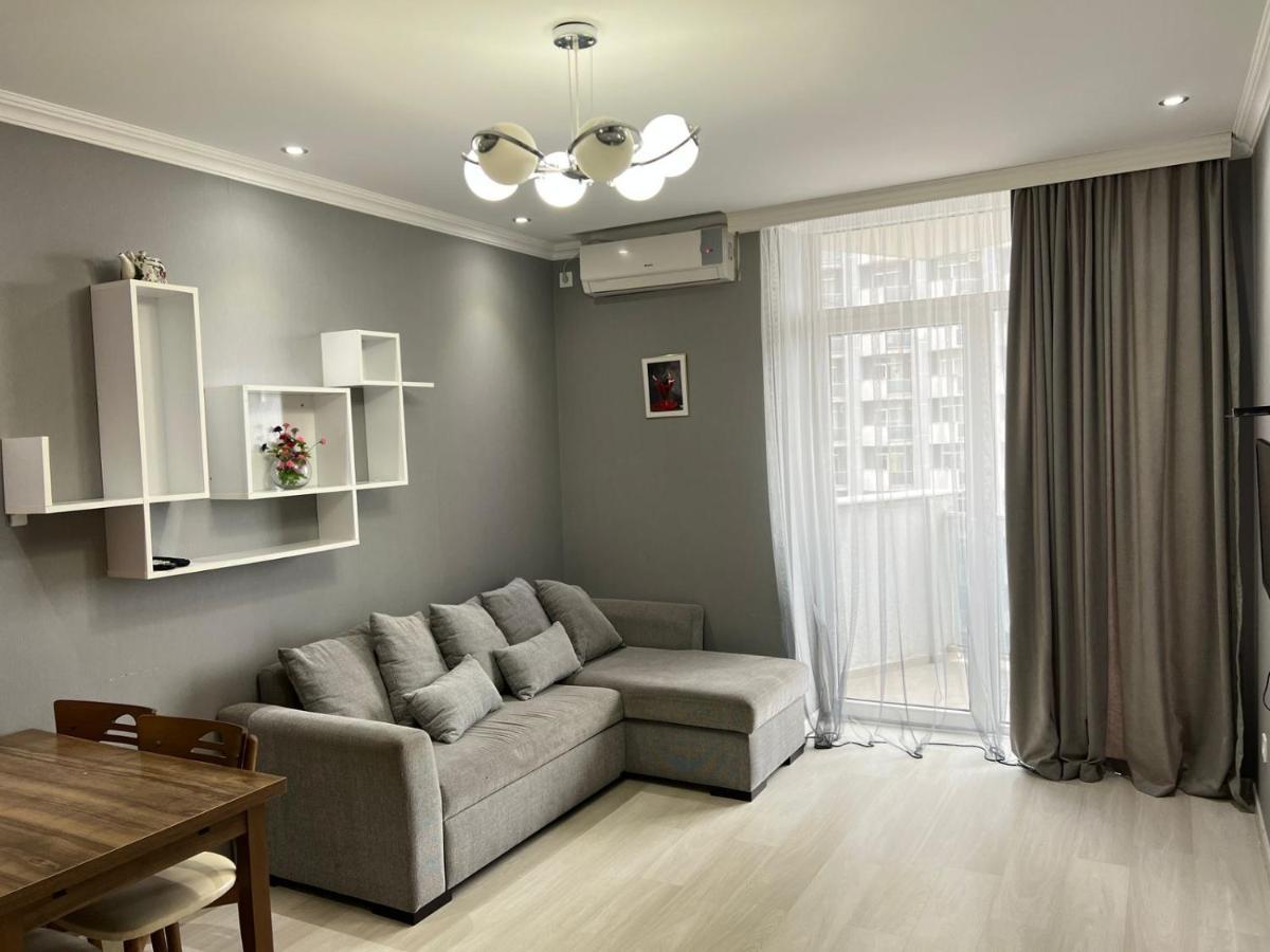 Holiday Lux Tower Batumi Luaran gambar