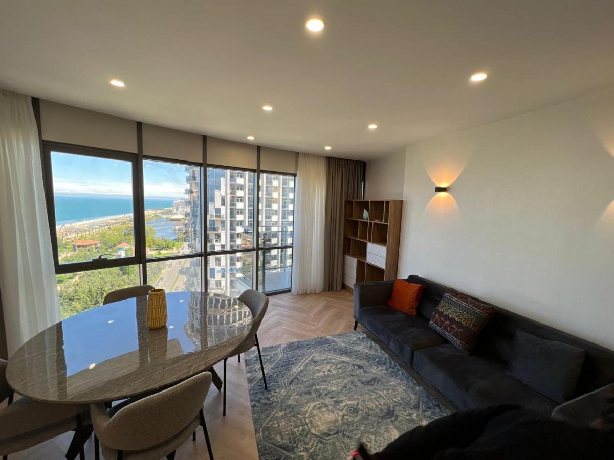 Holiday Lux Tower Batumi Luaran gambar