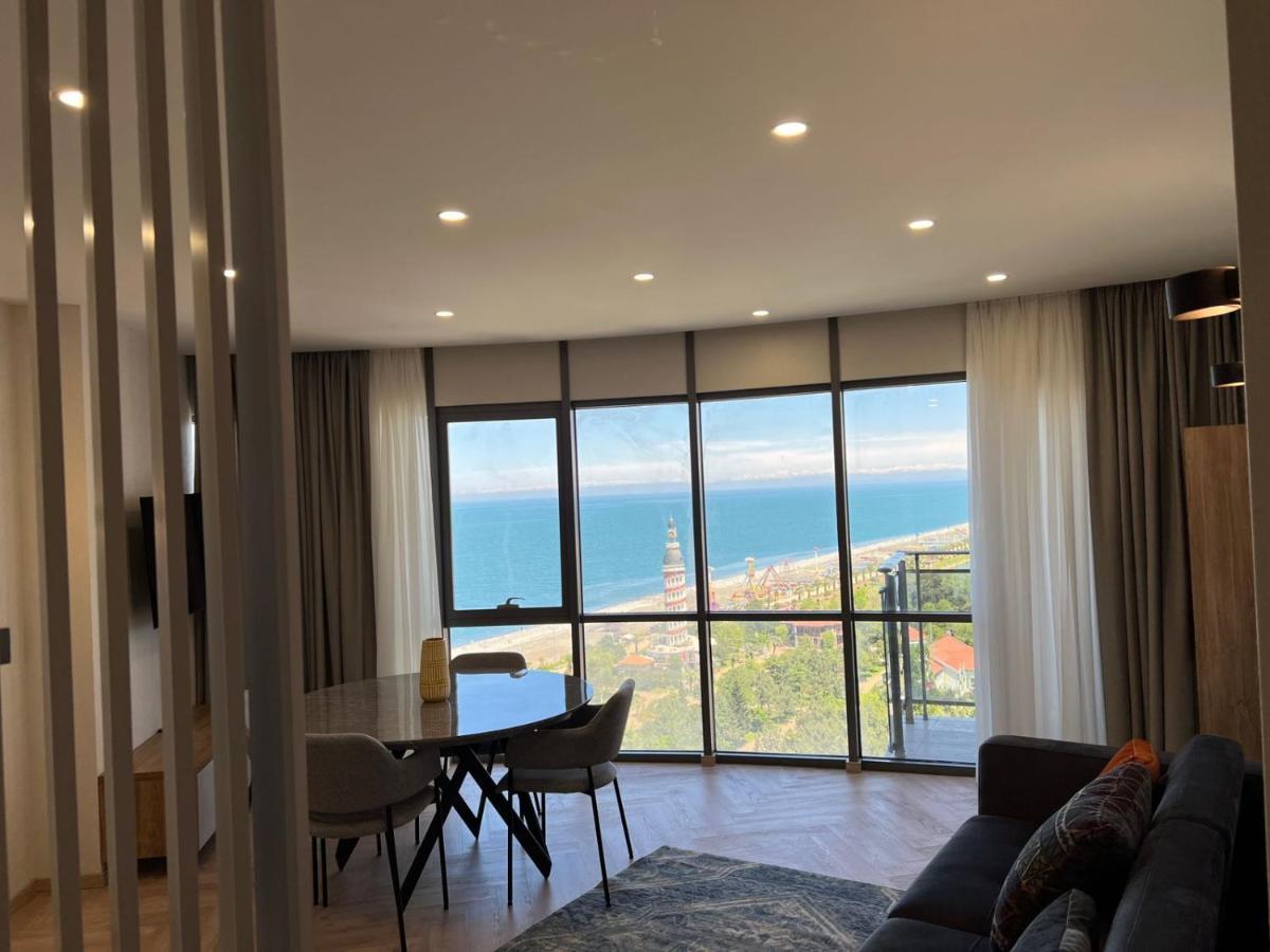 Holiday Lux Tower Batumi Luaran gambar