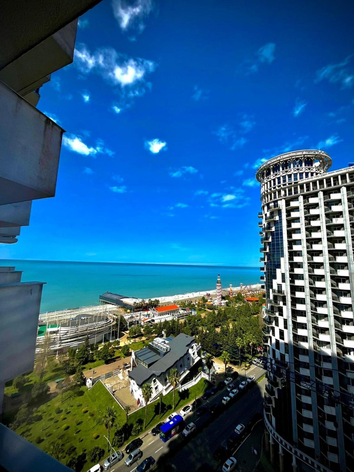 Holiday Lux Tower Batumi Luaran gambar