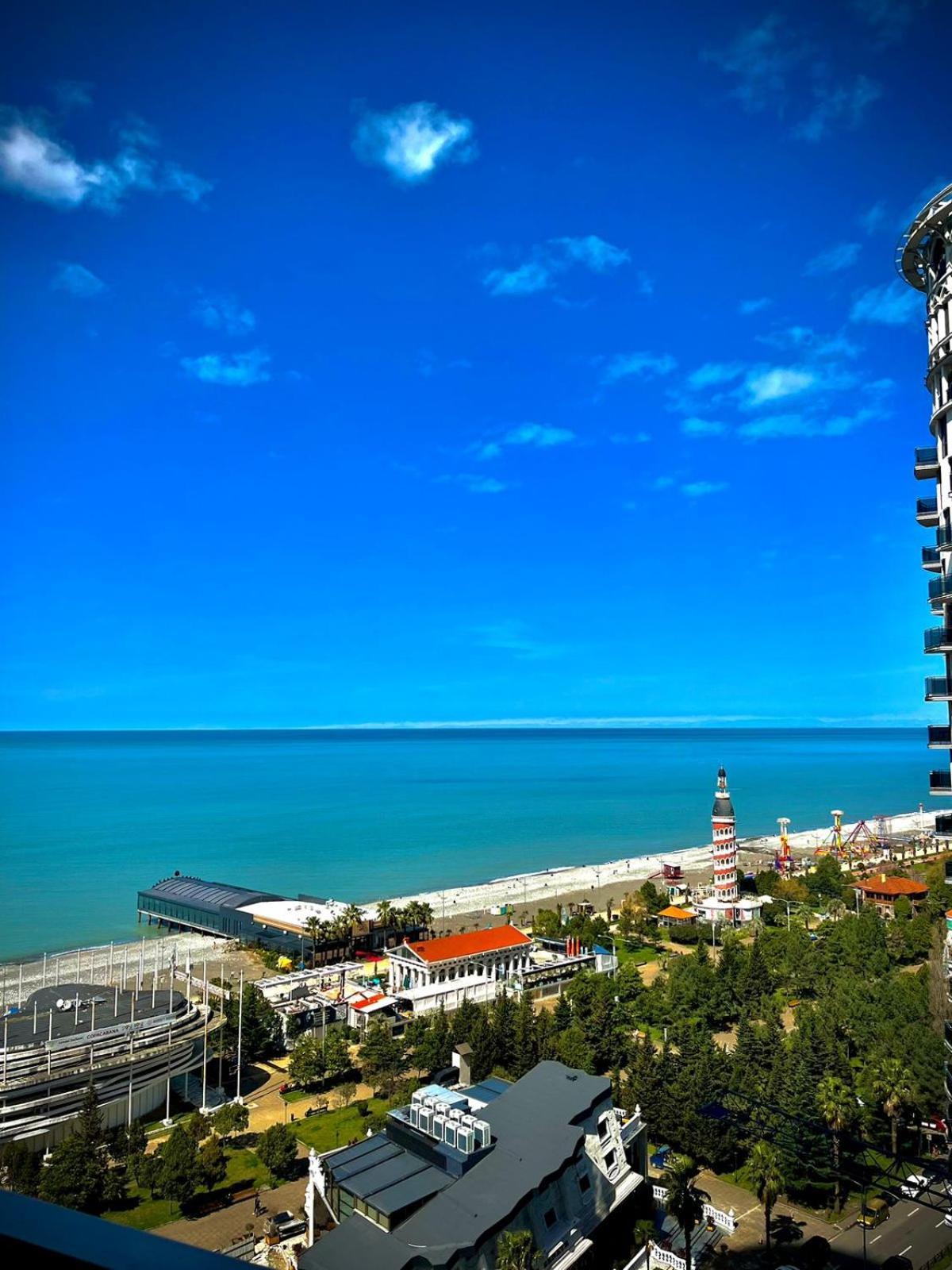 Holiday Lux Tower Batumi Luaran gambar