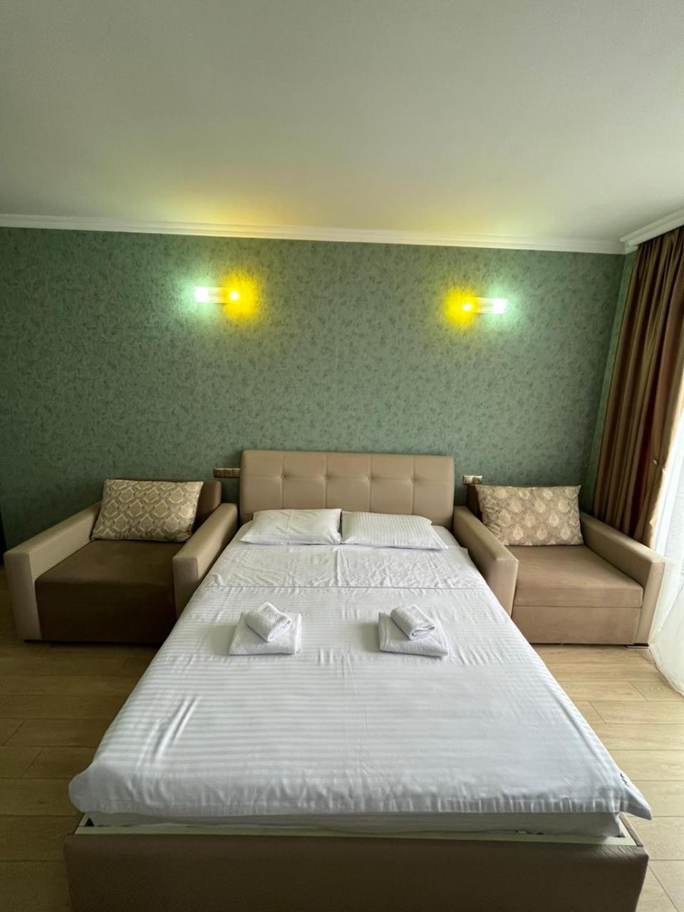 Holiday Lux Tower Batumi Luaran gambar