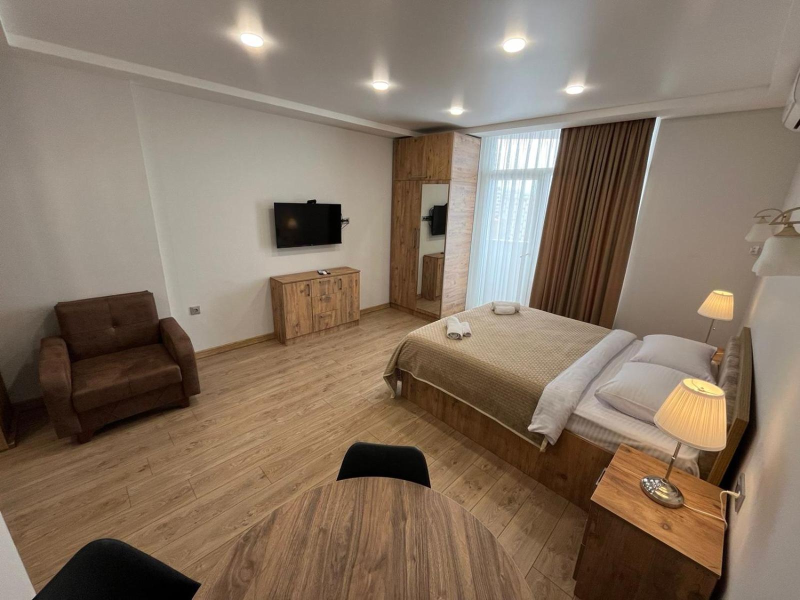 Holiday Lux Tower Batumi Luaran gambar