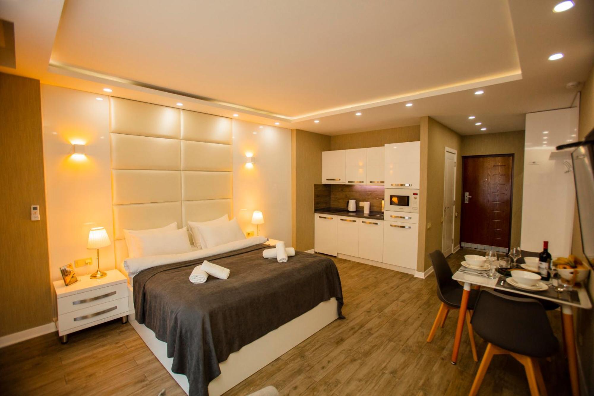 Holiday Lux Tower Batumi Luaran gambar