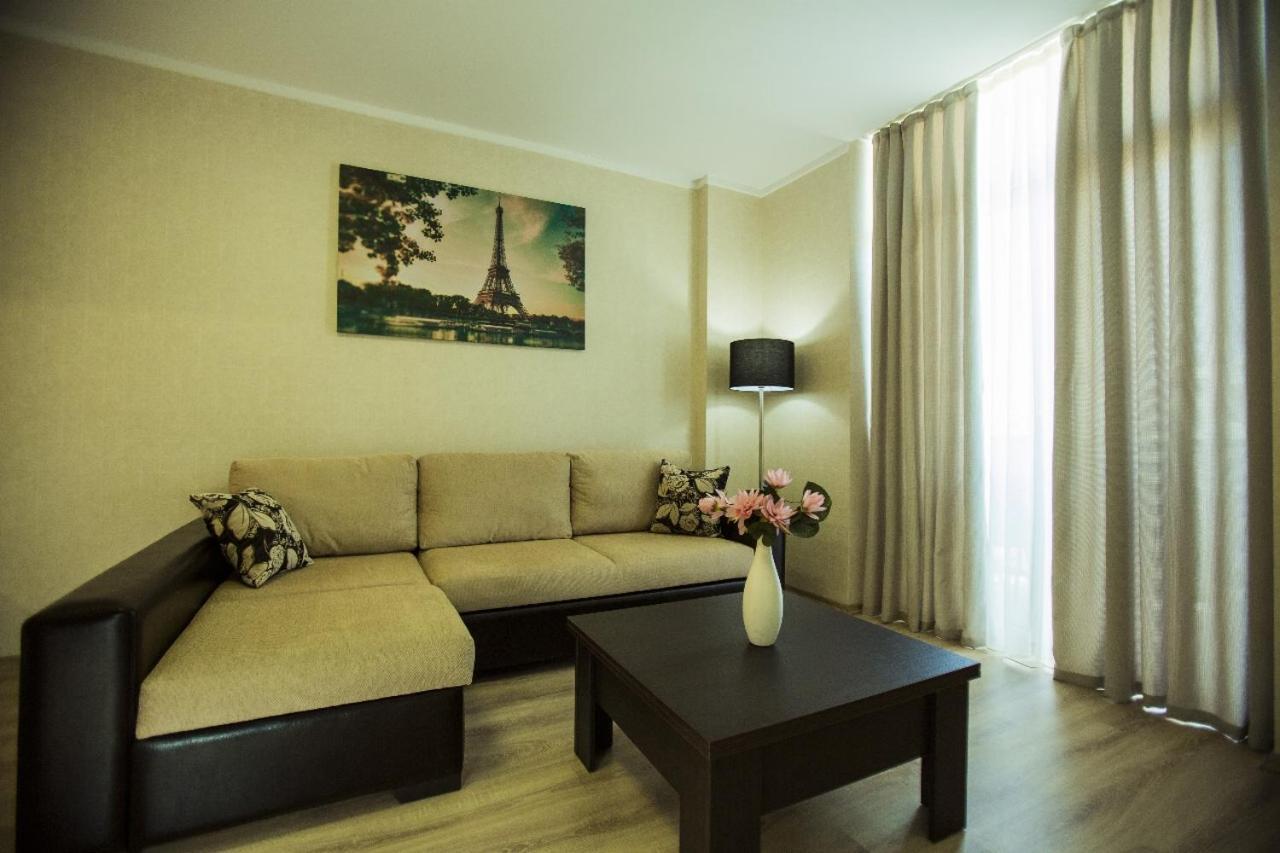 Holiday Lux Tower Batumi Luaran gambar