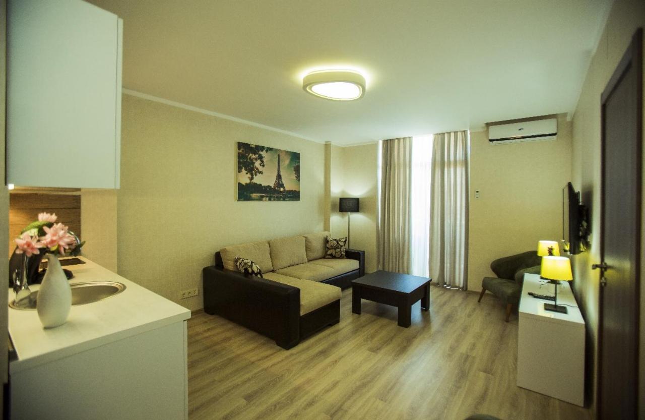 Holiday Lux Tower Batumi Luaran gambar
