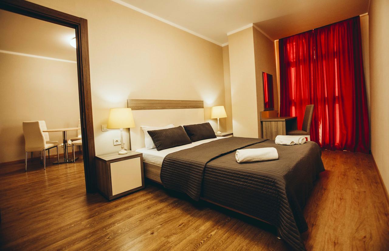 Holiday Lux Tower Batumi Luaran gambar