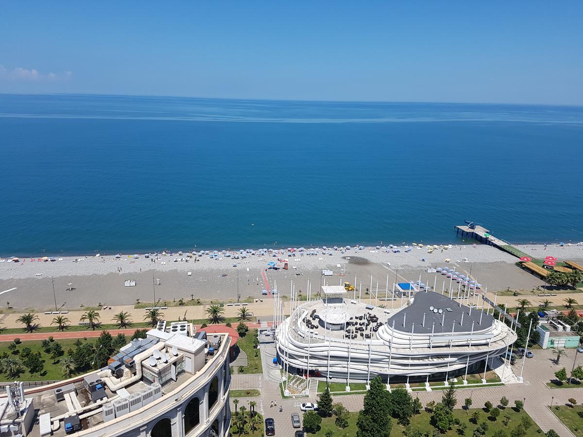 Holiday Lux Tower Batumi Luaran gambar